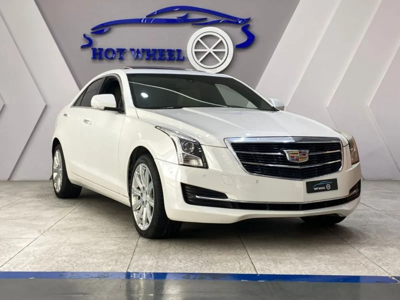 2018 Cadillac ATS 2.0-liter turbocharged 4-cylinder White Beige Sedan AWD