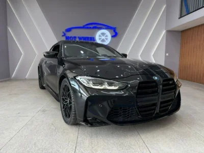 2022 BMW M4 Competition XDrive 3.0L M TwinPower Turbo inline 6-cylinder Black White