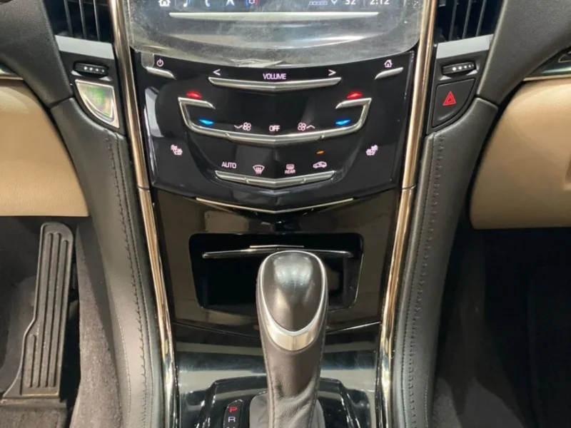 2018 Cadillac ATS 2.0-liter turbocharged 4-cylinder White Beige Sedan AWD