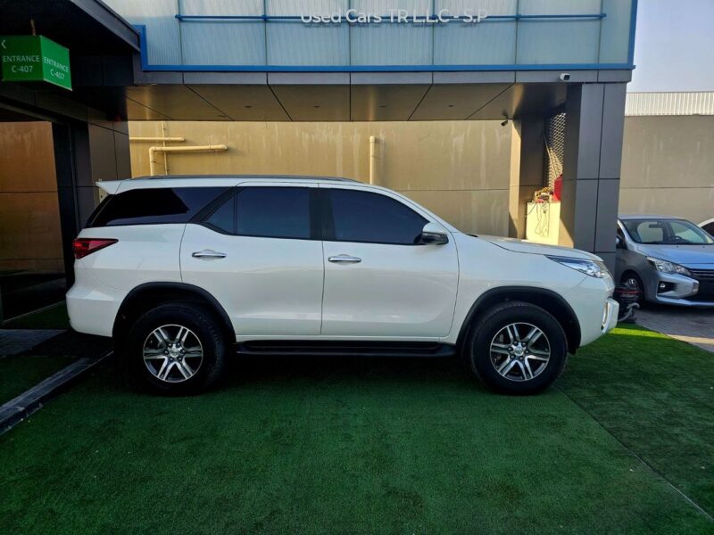 2020 Toyota Fortuner 2.7L EXR FORTUNER V4 4WD White Tan SUV GCC Specs