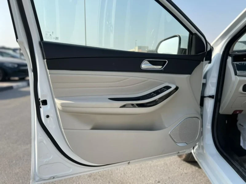 2026 CHERY ARRIZO5 1.5 Liter 4 Cylinder Petrol Engine White Black Sedan