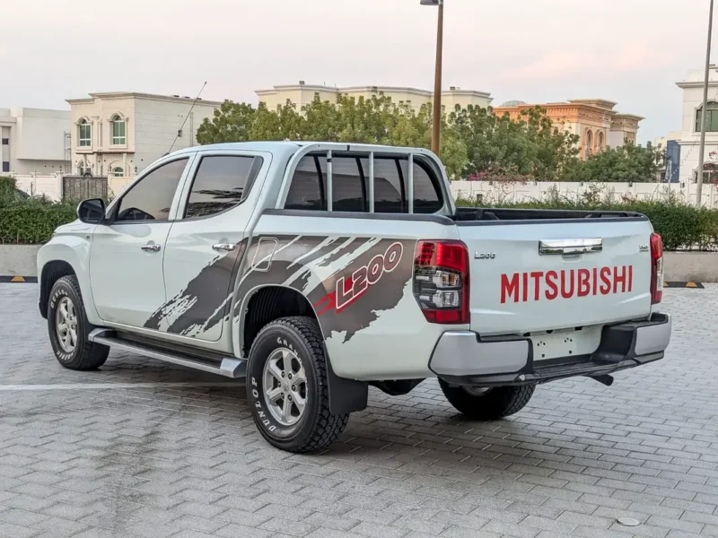 2021 Mitsubishi L200 4X4 4 Cylinder Diesel Engine White Grey Pickup GCC Specs