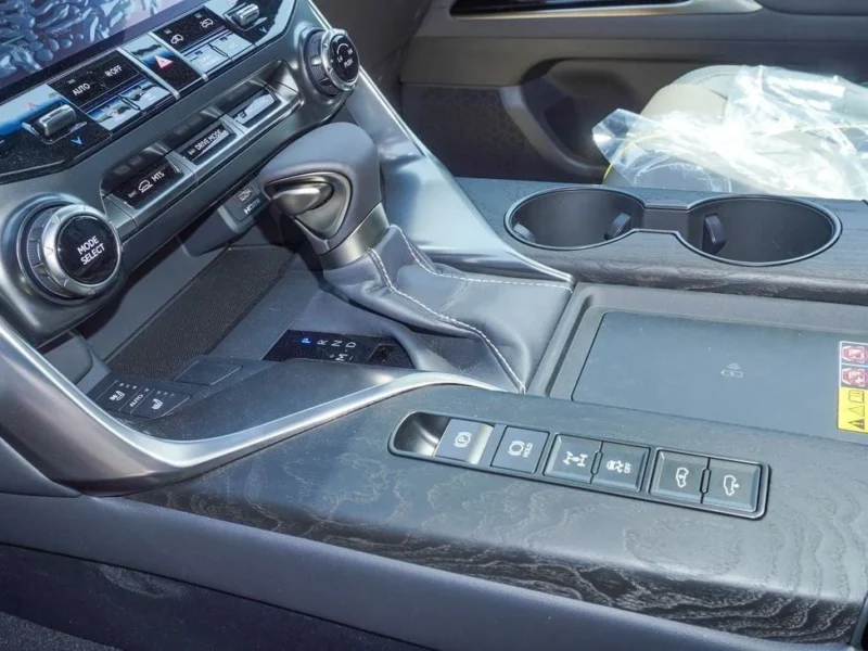 2025 Lexus LX 600 3.5L V6 Cylinder Petrol Engine Green Black SUV GCC