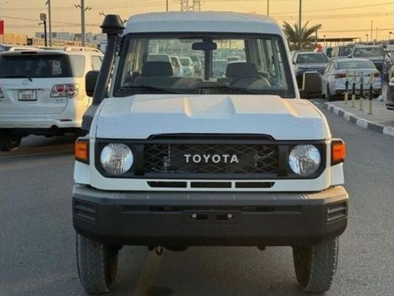 2025 Toyota Land Cruiser 70 2.8 L 4 Cylinder Engine Diesel White Brown SUV