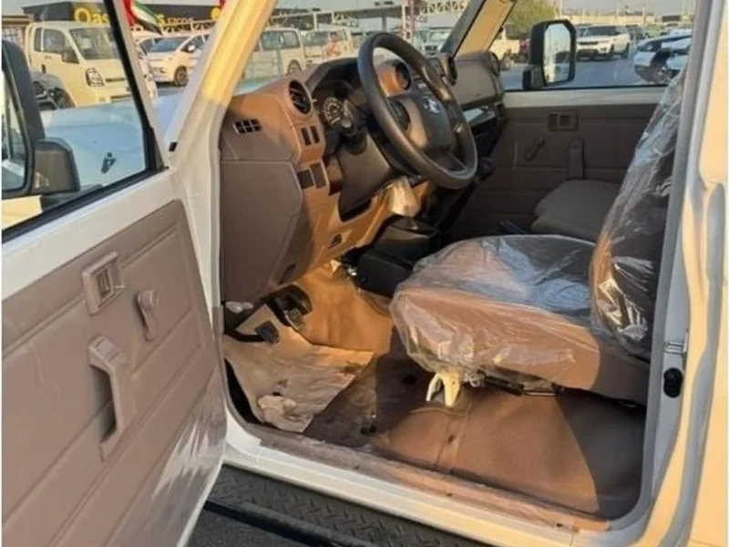 2025 Toyota Land Cruiser 70 2.8 L 4 Cylinder Engine Diesel White Brown SUV