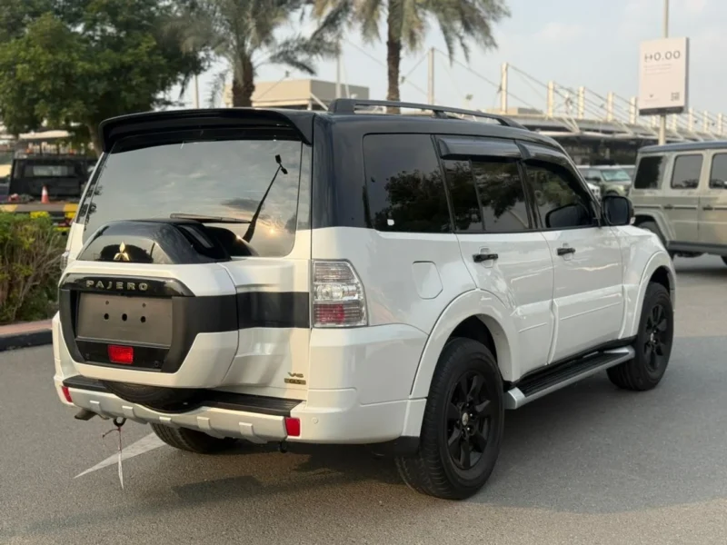 2022 Mitsubishi Pajero SIGNATURE EDITION 3.5 L 6 Cylinder White Orange SUV