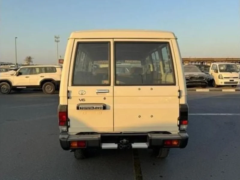 2025 Toyota Land Cruiser 70 2.8 L 4 Cylinder Engine Diesel White Brown SUV