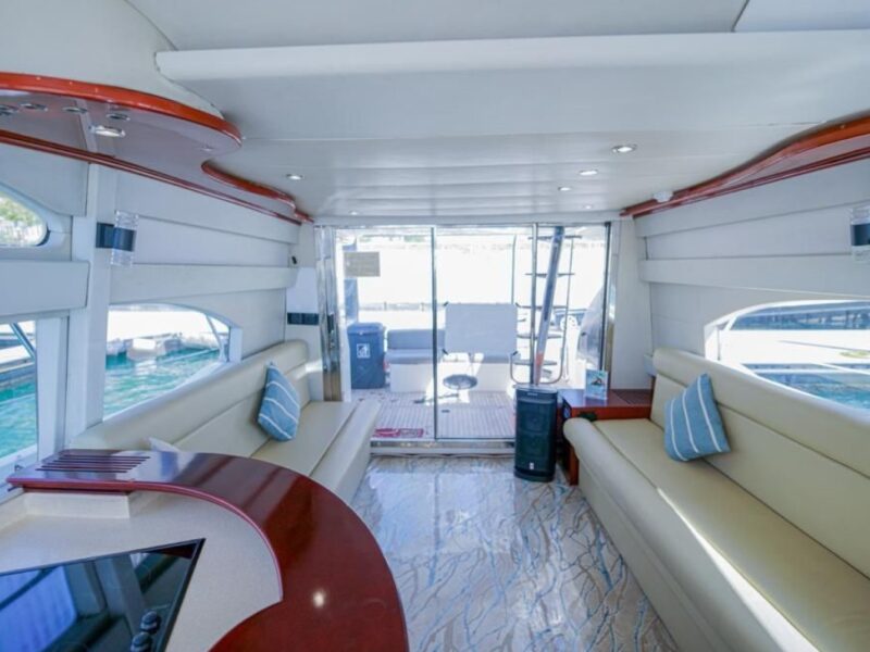 Yacht Charter in Dubai UAE 52ft up to 12 Person
