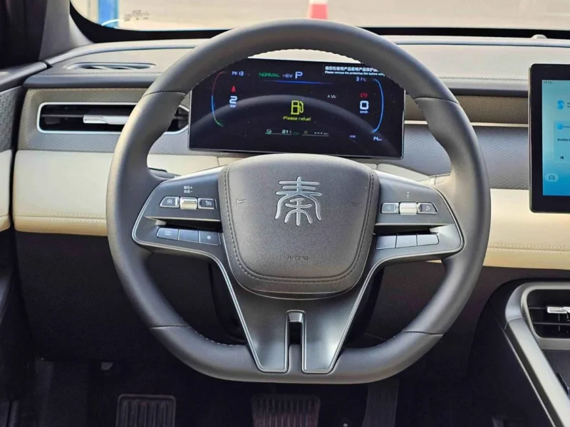 2025 BYD QIN PLUS DMI 55 KM PLUG IN HYBRID 1.5L V4 PETROL White Beige Sedan