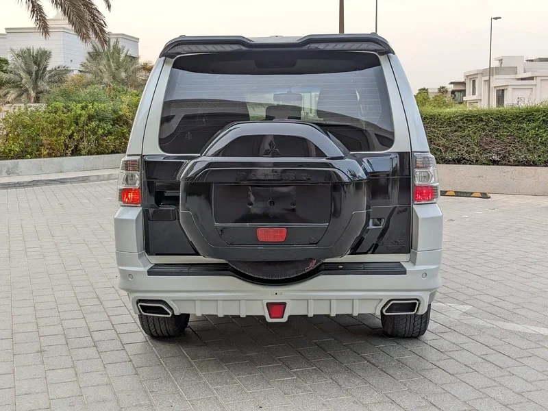 2015 Mitsubishi Pajero GLS 6 Cylinders Petrol Engine White Brown SUV GCC