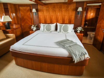 Yacht Charters for 20 PAX Dubai UAE