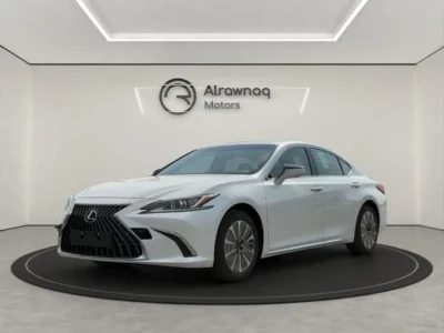 Lexus ES300h ES 300H 2.0 Liter 4 Cylinders Engine White Black Sedan GCC