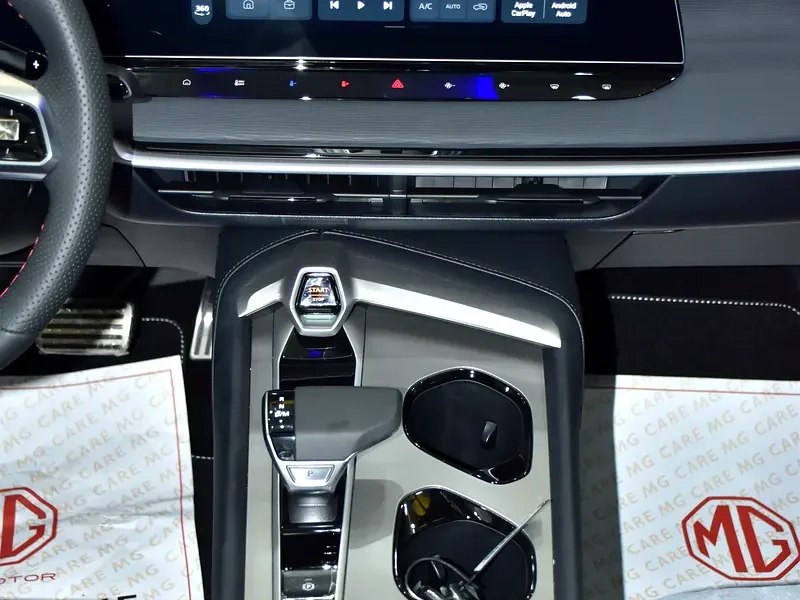 2026 MG MG 7 Deluxe 4 Cylinders Petrol Engine Green Black Sedan GCC