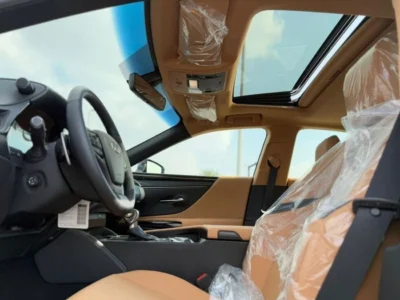 Lexus ES300h ES 300H 2.0 Liter 4 Cylinders Engine White Black Sedan GCC