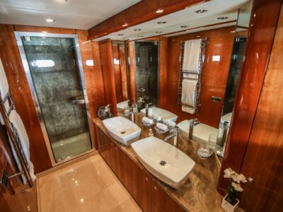 Yacht Charters for 20 PAX Dubai UAE