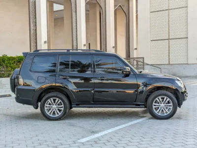 2018 Mitsubishi Pajero GLS Top 6 Cylinders Petrol Engine Black Beige SUV GCC