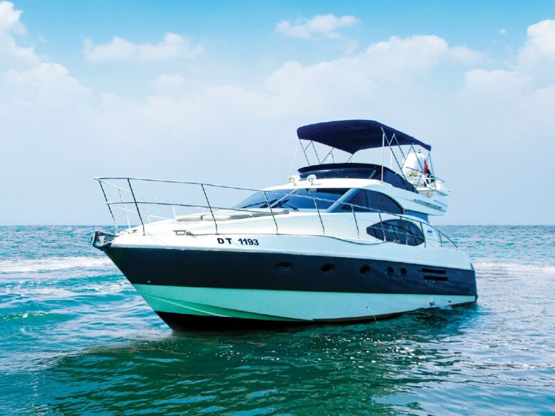 Yacht Charter in Dubai UAE 52ft up to 12 Person