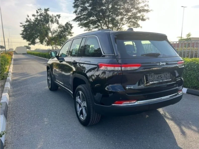 2024 JEEP GRAND CHROKEE 3.6 Liter V6 Cylinder Petrol Engine Black SUV GCC