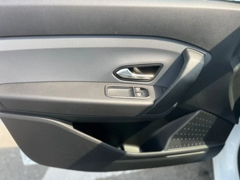 2025 Renault Express 1.6 Liter 4 Cylinder Petrol Engine White Black Van