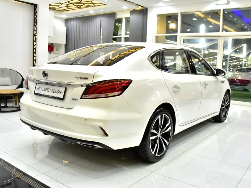 2022 MG MG6 Trophy 4 Cylinder Petrol Engine White Red Sedan GCC Specs