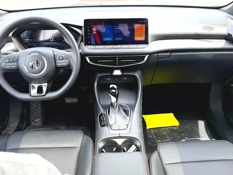 2025 MG MG5 Luxury 4 Cylinder Petrol Engine White Black Sedan