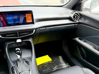 2025 MG MG5 Luxury 4 Cylinder Petrol Engine White Black Sedan