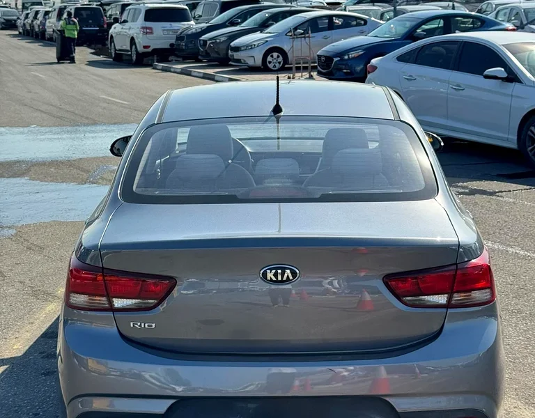 2018 Kia Rio Other 4 Cylinder Petrol Engine Grey Sedan GCC Specs