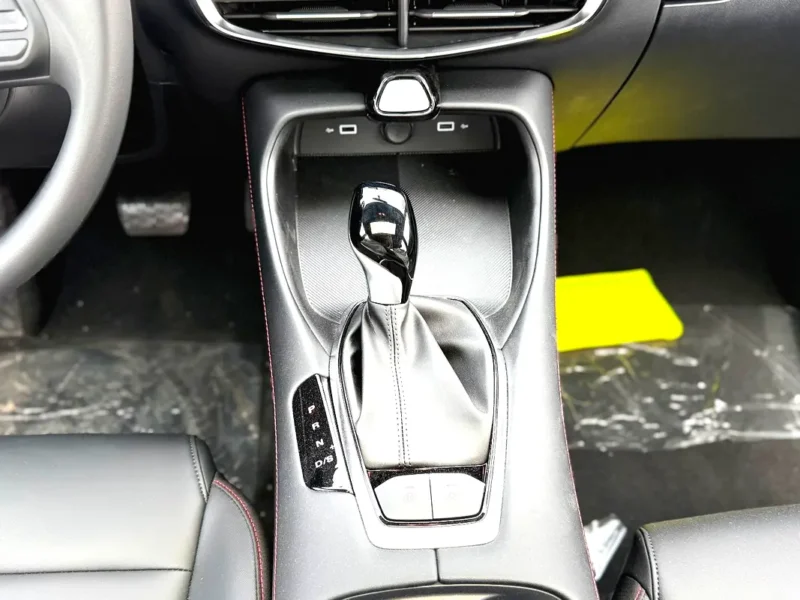 2025 MG MG5 Luxury 4 Cylinder Petrol Engine White Black Sedan