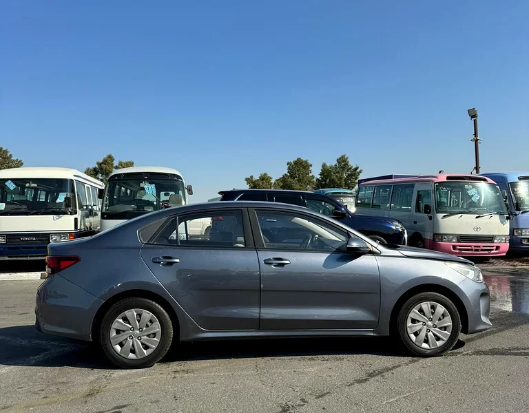 2018 Kia Rio Other 4 Cylinder Petrol Engine Grey Sedan GCC Specs