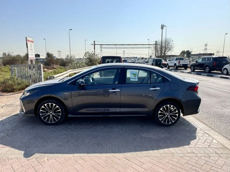 2025 TOYOTA COROLLA GLI HEV 1.8L 4 Cylinder Engine Grey Beige Sedan GCC
