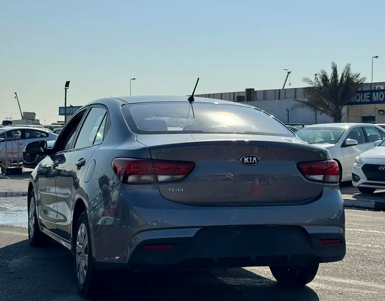 2018 Kia Rio Other 4 Cylinder Petrol Engine Grey Sedan GCC Specs