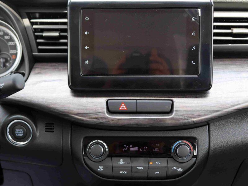 2024 Suzuki Ertiga 1.5L 4 Cylinder Petrol Engine Silver Black SUV GCC Specs