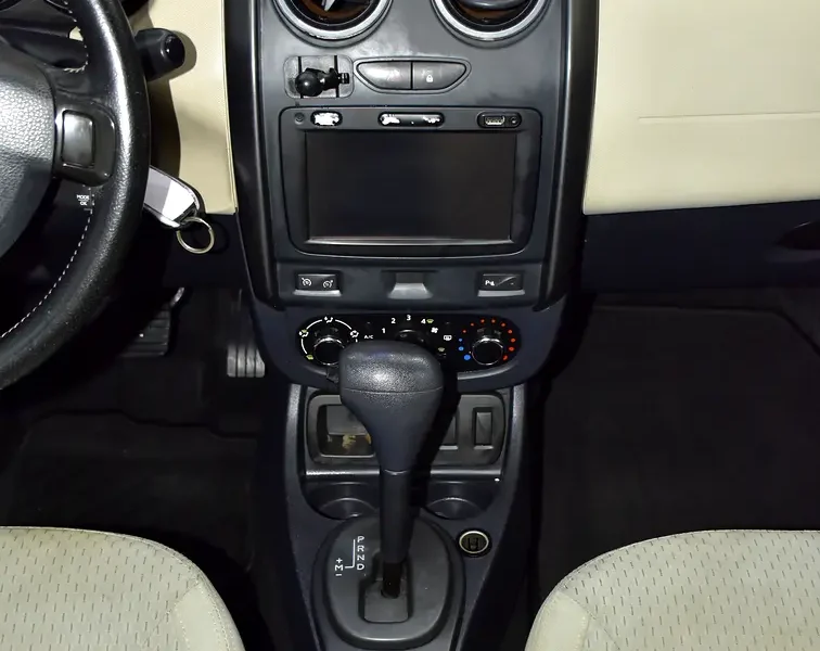 2016 Renault Duster SE Plus 4 Cylinders Petrol Engine Black Beige Crossover GCC