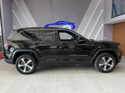 2025 Jeep Grand Cherokee 4XE 2.0L Turbo I-4 PHEV Black SUV AWD