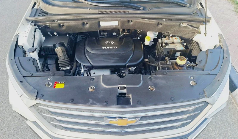 2022 Chevrolet Captiva Other 4 Cylinder Petrol Engine White Grey SUV GCC