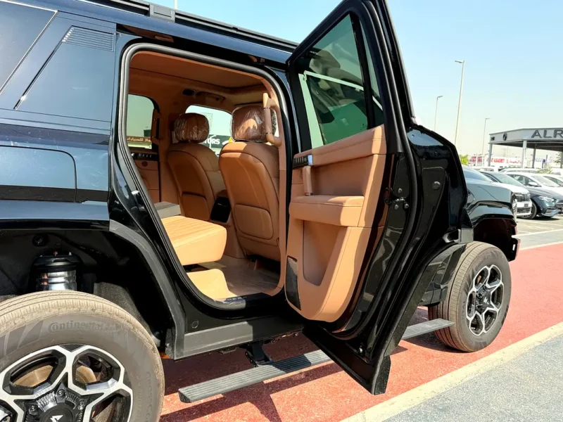 2025 DongFeng M-Hero 917 EREV 4 Cylinder Hybrid Engine Black Beige SUV