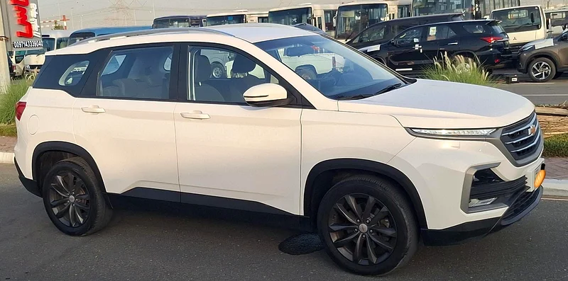 2022 Chevrolet Captiva Other 4 Cylinder Petrol Engine White Grey SUV GCC