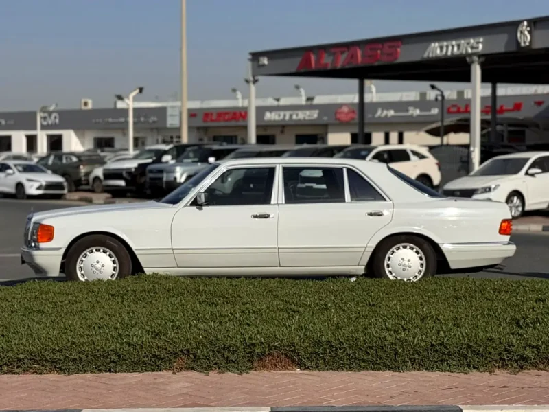 1988 Mercedes-Benz SEL-Class 560 SEL 8 Cylinder Engine White Blue Sedan