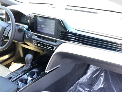 2025 Toyota Camry LE 4 Cylinder Hybrid Engine White Beige Sedan GCC Specs