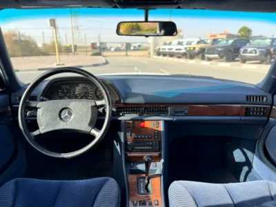 1988 Mercedes-Benz SEL-Class 560 SEL 8 Cylinder Engine White Blue Sedan