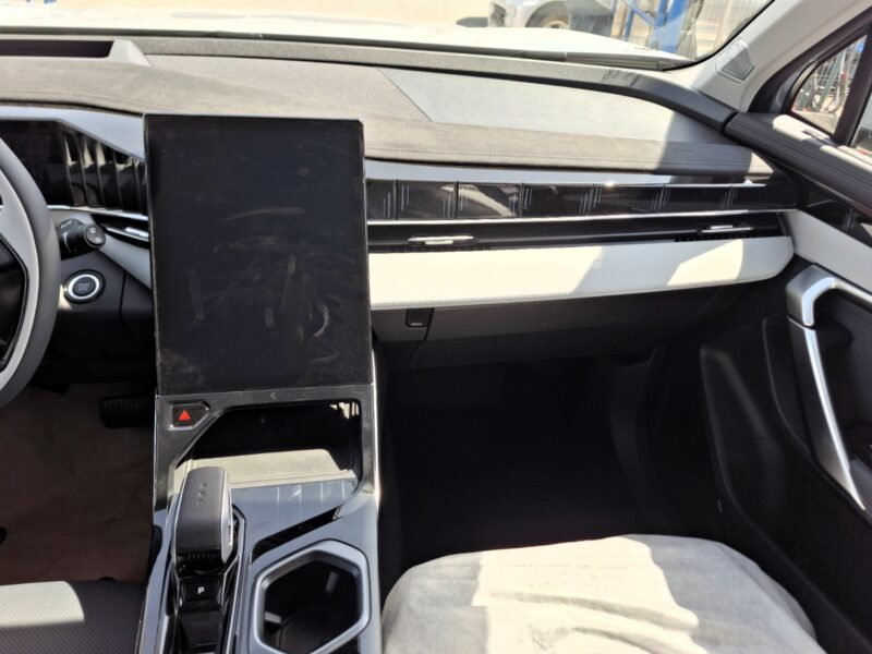 2025 Geely Starray 2.0 Liters 4 Cylinder Engine Glossy Blue Black SUV AT Petrol