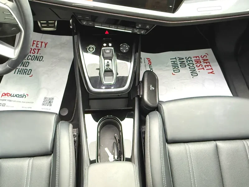 2024 Audi Q4 e-tron 40 Electric Car Grey Black SUV 450 - 550 KM Range