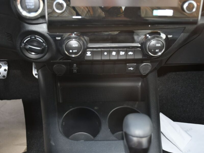 2025 Toyota Hilux 4.0L 6 Cylinder GR Sport Rally Edition Full Option White Black