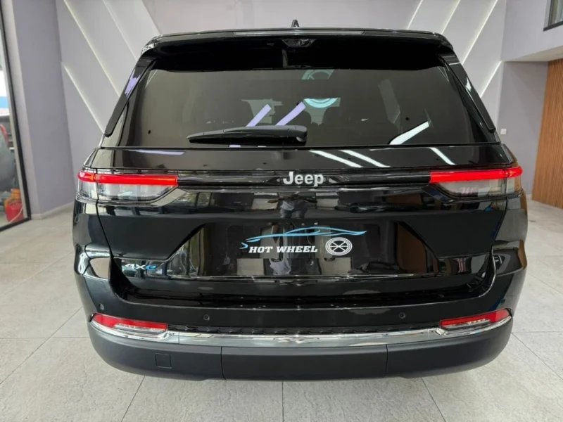 2025 Jeep Grand Cherokee 4XE 2.0L Turbo I-4 PHEV Black SUV AWD