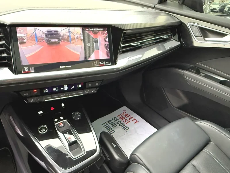 2024 Audi Q4 e-tron 40 Electric Car Grey Black SUV 450 - 550 KM Range