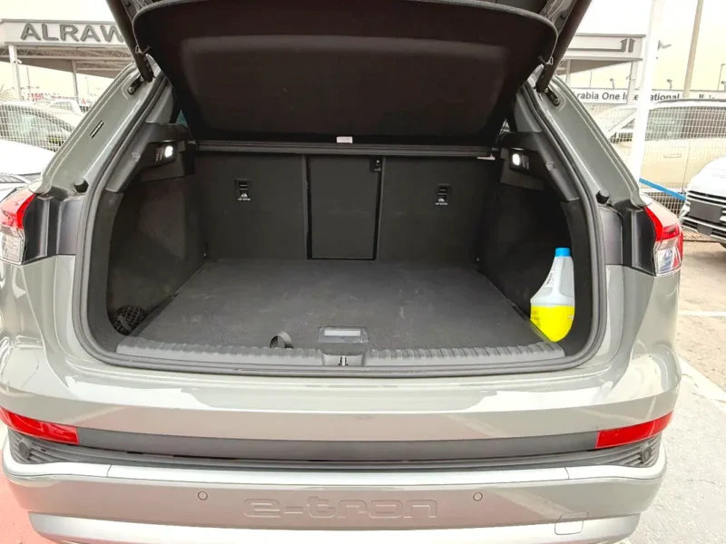 2024 Audi Q4 e-tron 40 Electric Car Grey Black SUV 450 - 550 KM Range