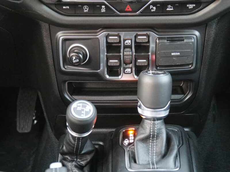 2024 Jeep Wrangler Unlimited Sahara 2.0L 4 Cylinders Engine Black Clear Coat