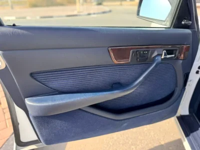 1988 Mercedes-Benz SEL-Class 560 SEL 8 Cylinder Engine White Blue Sedan