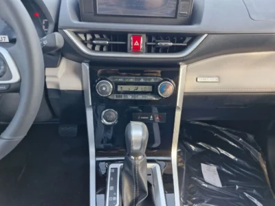 2025 TOYOTA VELOZ 1.5 Liter 4 Cylinder Engine PETROL GCC White Black SUV