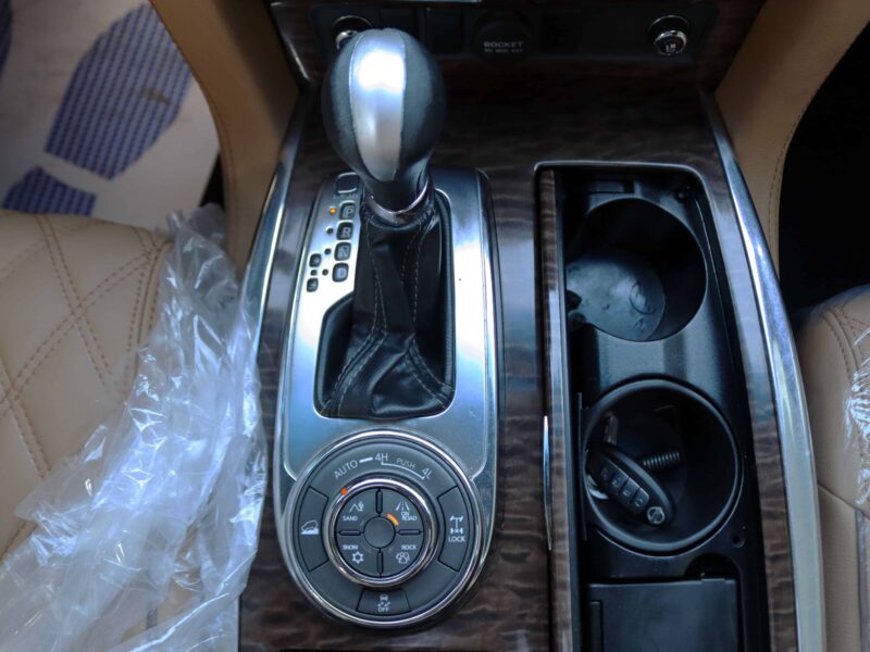 2014 Nissan Patrol 5.6 Liter V8 Cylinder Petrol Engine Black Beige SUV